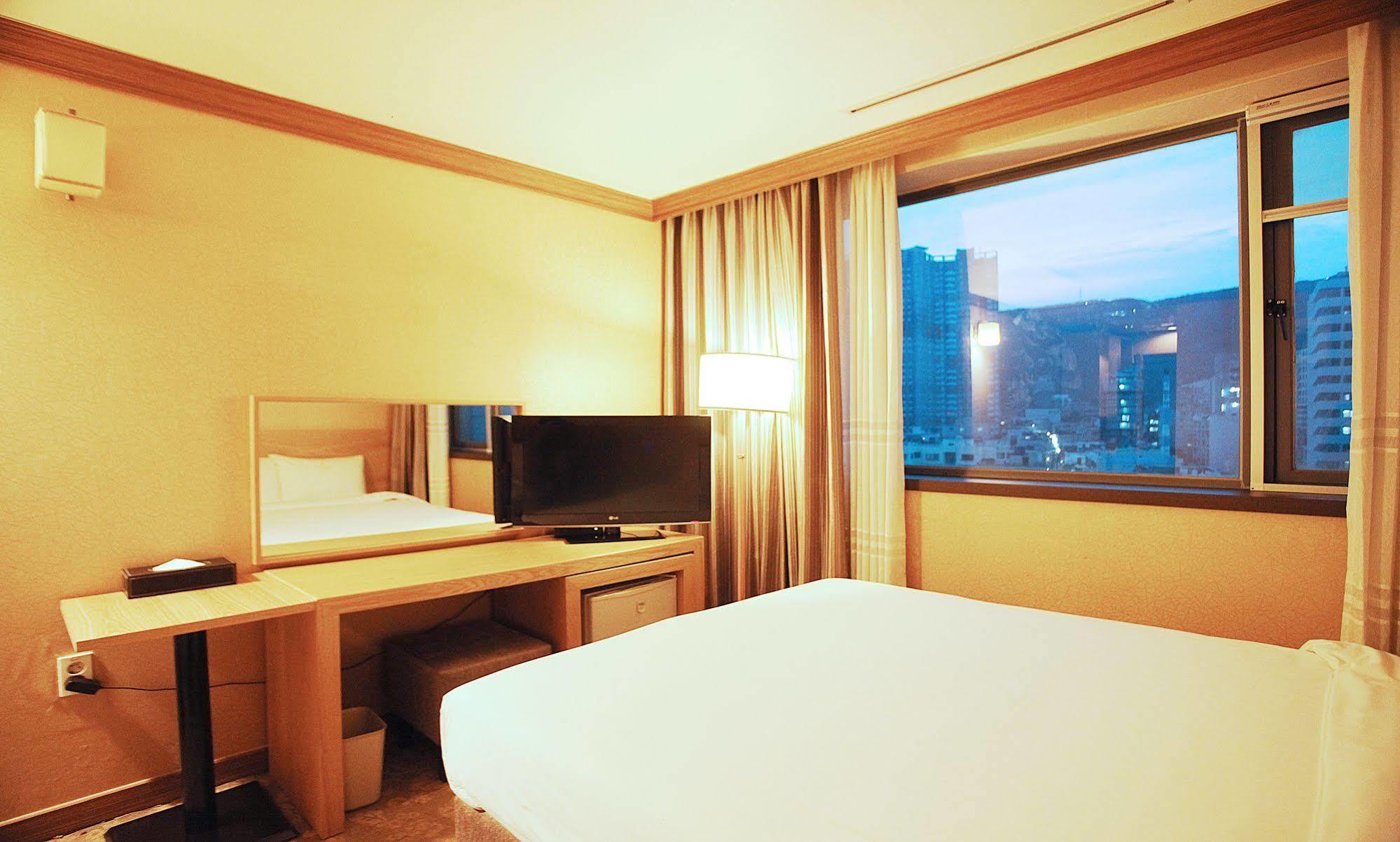 Dawn Beach Hotel Busan Esterno foto